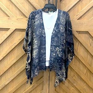 Women’s floral poncho/wrap - O/S